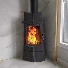 Печь-камин чугунный Invicta Chamane 14 в интерьере Амазонка бай фото  в Молодечно