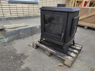 Купить чугунный Печь-камин EVEREST S13 в Молодечно фото в интерьере в Молодечно