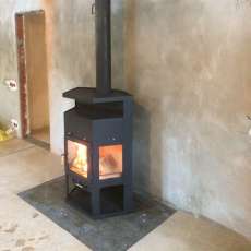 Купить недорогой камин с шамотом Мета-Бел Енисей в Молодечно фото в интерьере в Молодечно