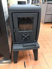 Печь-камин чугунный FireWay Zeige в интерьере Амазонка бай фото в Молодечно