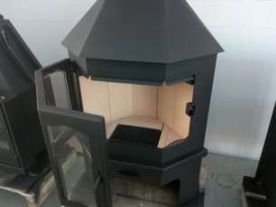 Стальной камин Бавария Мюнхен со стеклом угловой чёрный (без перемычки) фото купить в Молодечно