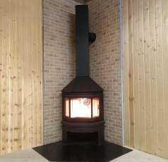 Стальной камин Бавария Мюнхен угловой чёрный (без перемычки) фото в интерьере в Молодечно