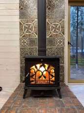 Печь-камин чугунный FireWay Demetra в интерьере Амазонка бай фото в Молодечно