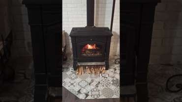 Печь-камин чугунный FireWay Gunter в интерьере чёрный Амазонка бай фото в Молодечно