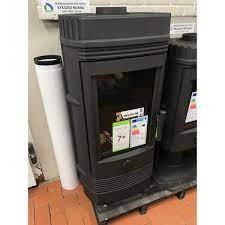 Печь-камин Invicta Gomont в интерьере Амазонка бай фото в Молодечно