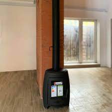 Печь-камин чугунный Invicta La Borne 2 в интерьере Амазонка бай фото в Молодечно