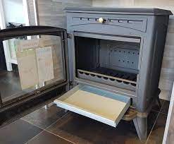 Печь-камин чугунный Invicta Altea в интерьере Амазонка бай фото в Молодечно