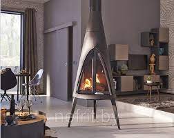 Печь-камин чугунный Invicta Pow-Wow в интерьере Амазонка бай фото в Молодечно