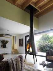 Печь-камин чугунный Invicta Pow-Wow в интерьере Амазонка бай фото в Молодечно