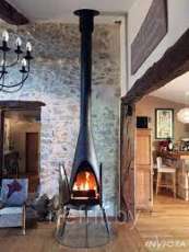 Печь-камин чугунный Invicta Pow-Wow в интерьере Амазонка бай фото в Молодечно