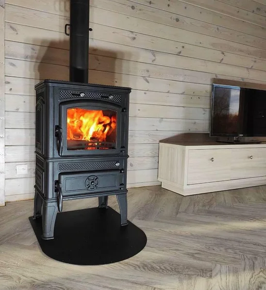 Печь-камин чугунный FireWay Dacha в интерьере с варочной поверхностью патина бронза Амазонка бай фото в Молодечно